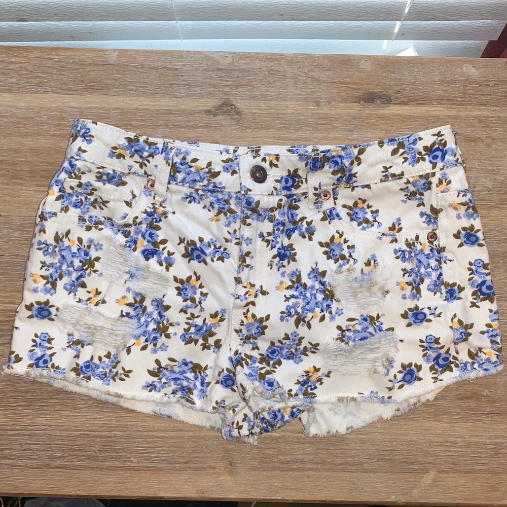 🦋 Floral Denim Cut Off Shorts